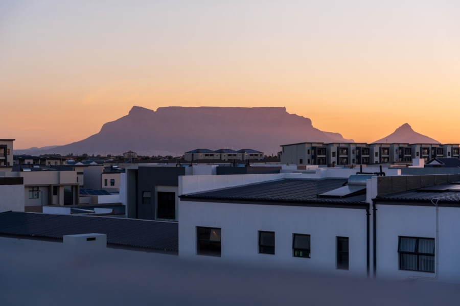 6 Bedroom Property for Sale in Sandown Western Cape
